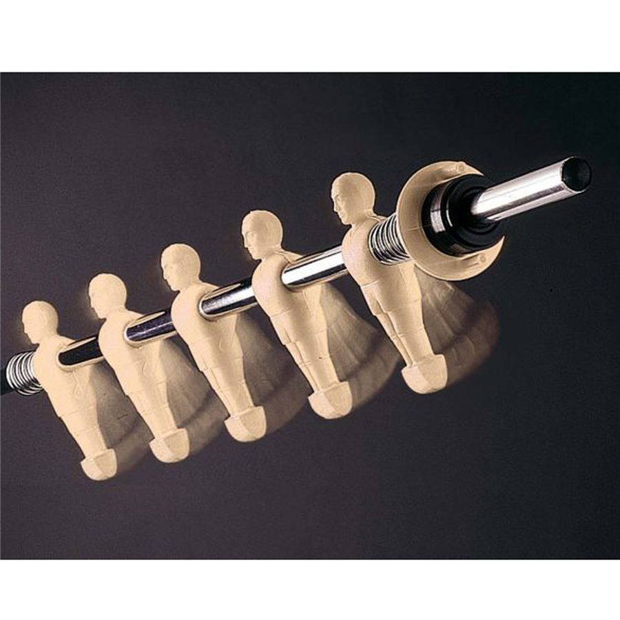 Fünf beige Tischkicker-Figuren aus Kunststoff sind auf einer silbernen Metallstange montiert, vor dunklem Hintergrund.