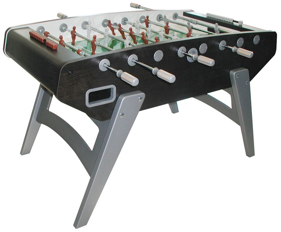 Moderner Tischkicker mit silbernen Beinen und schwarzen Seiten, ausgestattet mit roten und weißen Spielfiguren auf grünem Spielfeld.